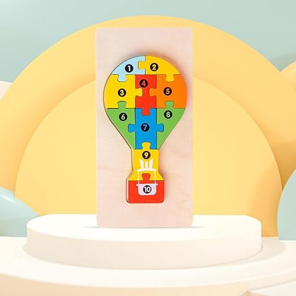 Detaliu piese puzzle lemn colorat