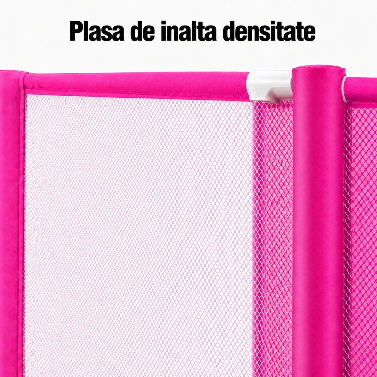 Vedere laterală tarc joacă cu plasă protectoare