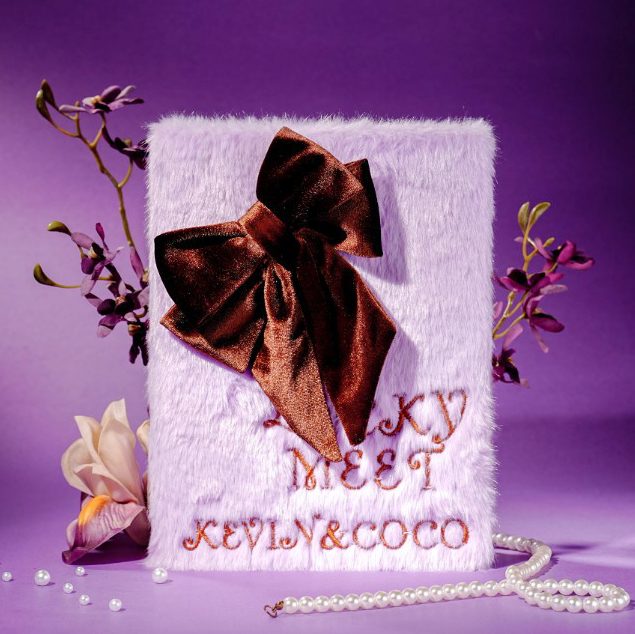 Detaliu nuante paletă Kevin&Coco Purple Plush Bow