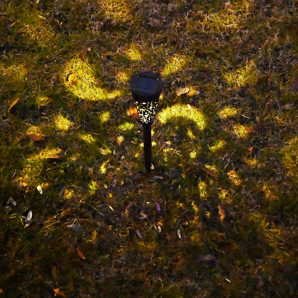 Instalare și amplasare lampe solare în grădină